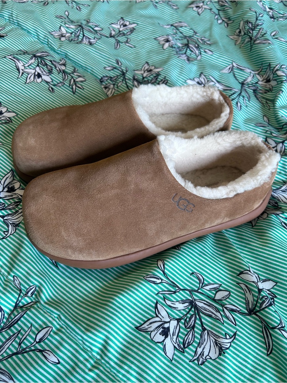 UGG Chestnut Suede Shearling Slip-On Clog - Picture 4 of 4